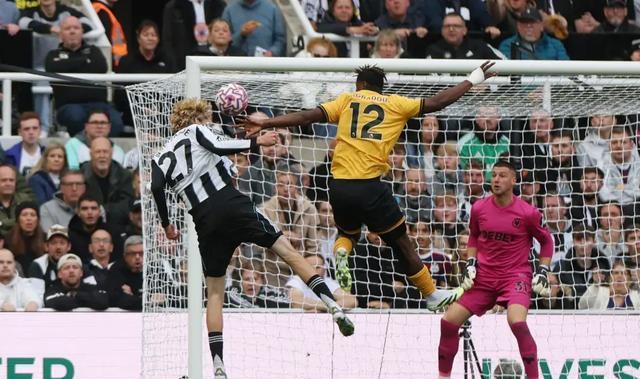 该出现的位, AA, 英雄