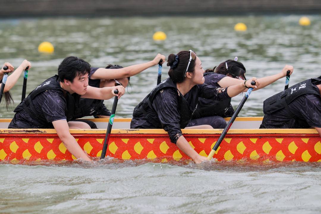 沿线观众欢 沿线观众欢