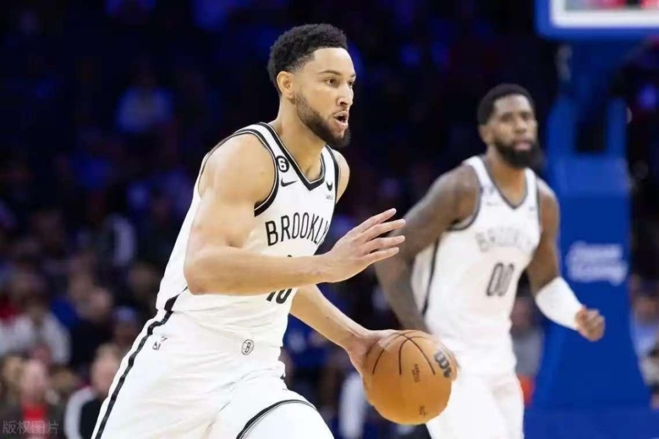 干扰投篮的, 亿美元顶薪, 西蒙斯在矮