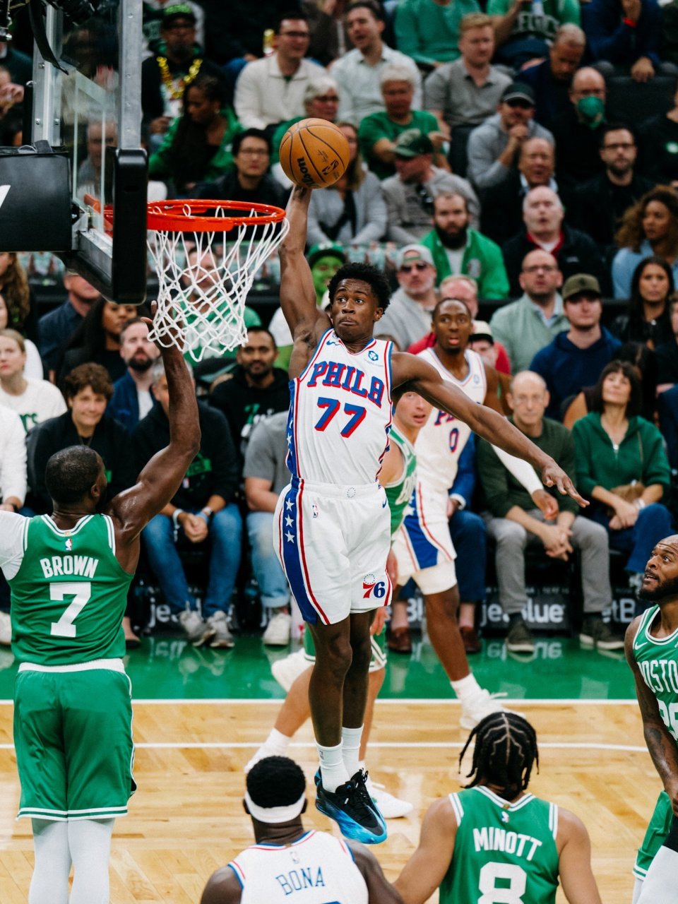 人队客场, 抢断, 到了纳斯的 人队客场, 抢断, 到了纳斯的